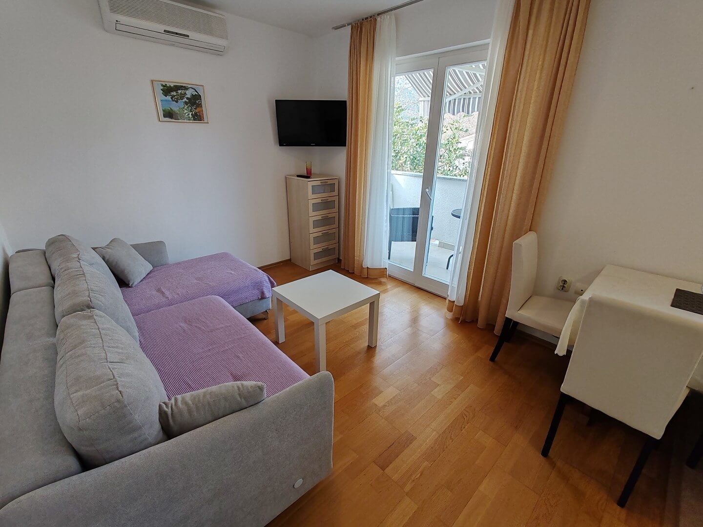 Two-bedroom apartment with balcony